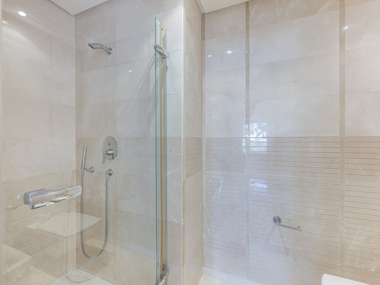 Apartment for Sale in The Golden Mile, Malaga 12