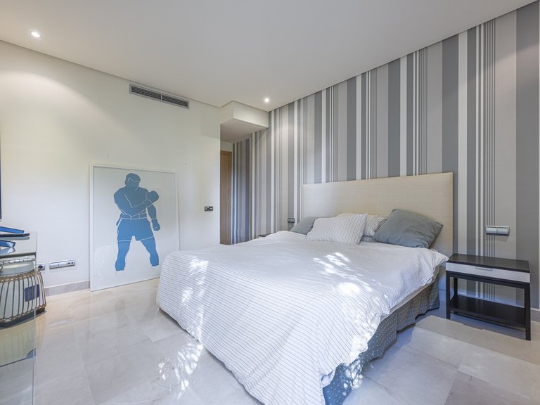 Apartment for Sale in The Golden Mile, Malaga 16