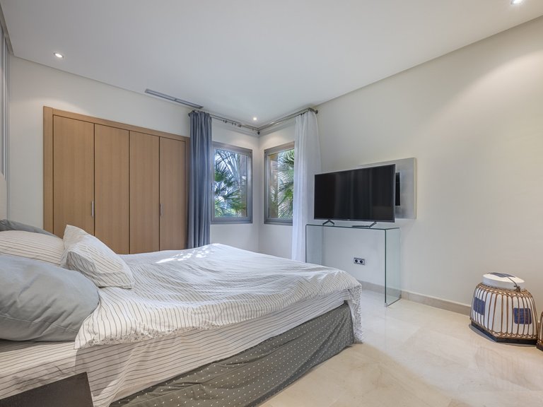 Apartment for Sale in The Golden Mile, Malaga 17