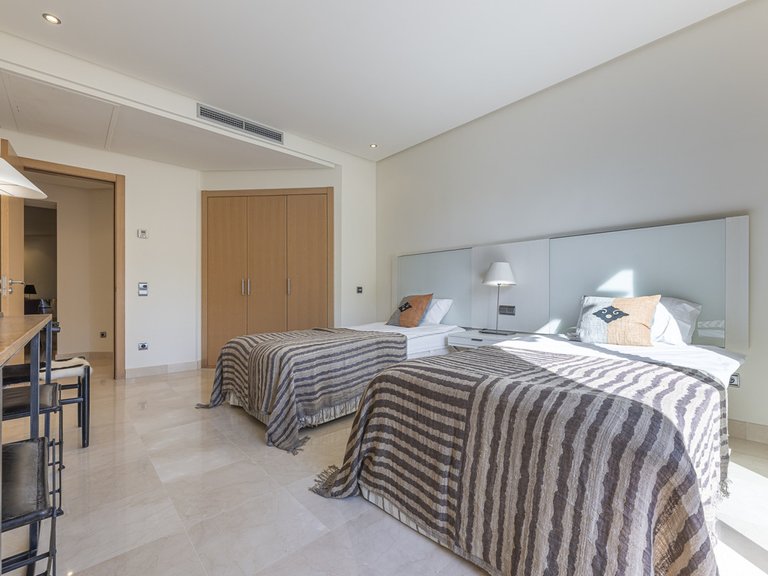 Apartment for Sale in The Golden Mile, Malaga 19