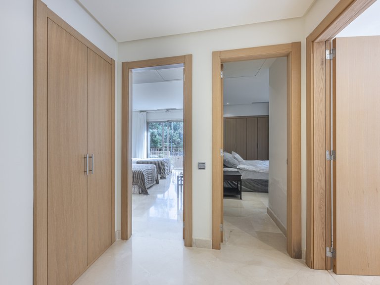Apartment for Sale in The Golden Mile, Malaga 20