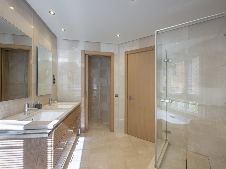 Apartment for Sale in The Golden Mile, Malaga 22