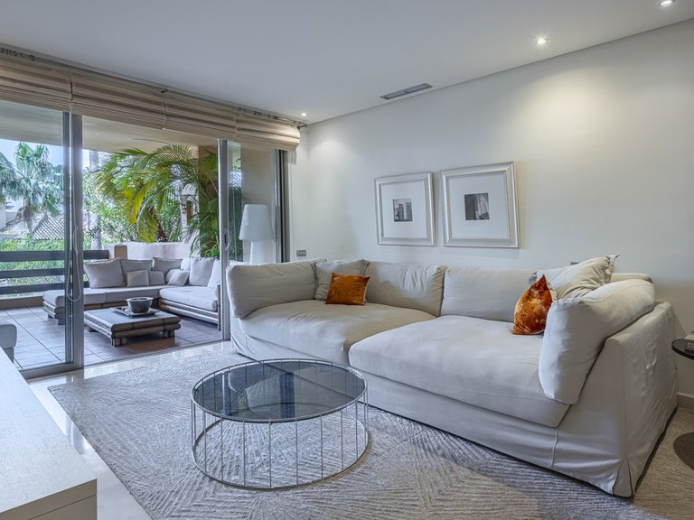 Apartment for Sale in The Golden Mile, Malaga 3