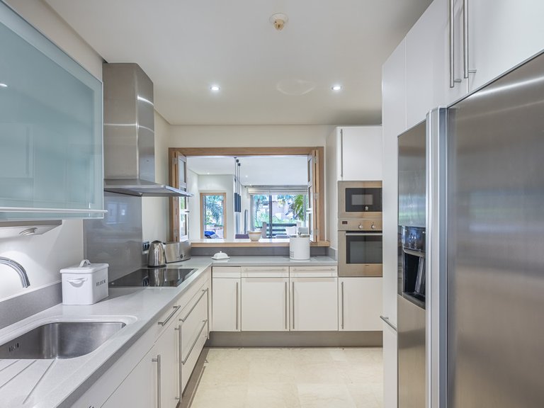 Apartment for Sale in The Golden Mile, Malaga 31