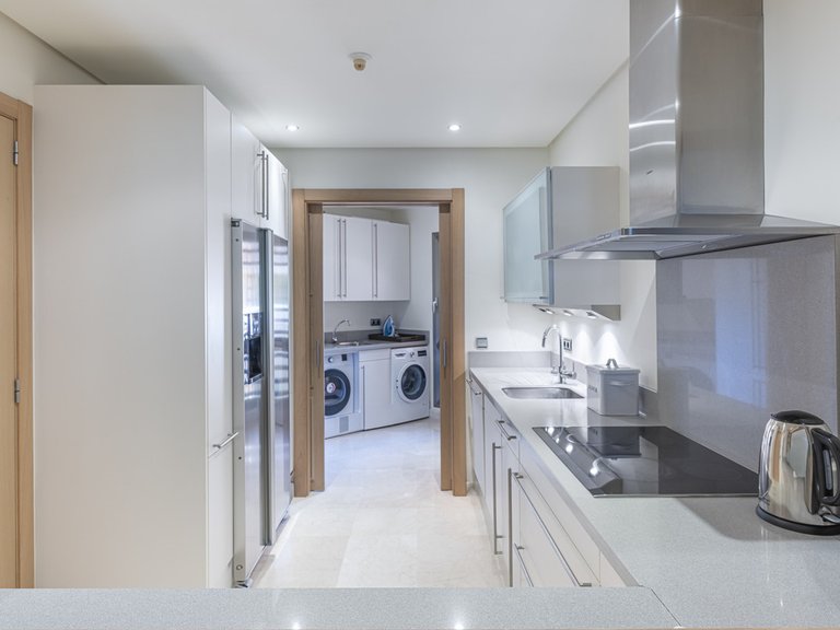 Apartment for Sale in The Golden Mile, Malaga 32