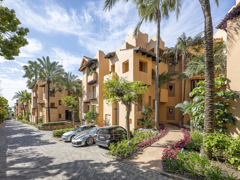 Apartment for Sale in The Golden Mile, Malaga 35