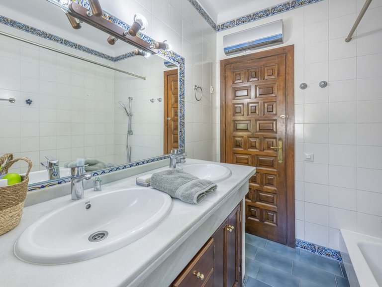Villa for Sale in Guadalmina Alta, Malaga 17