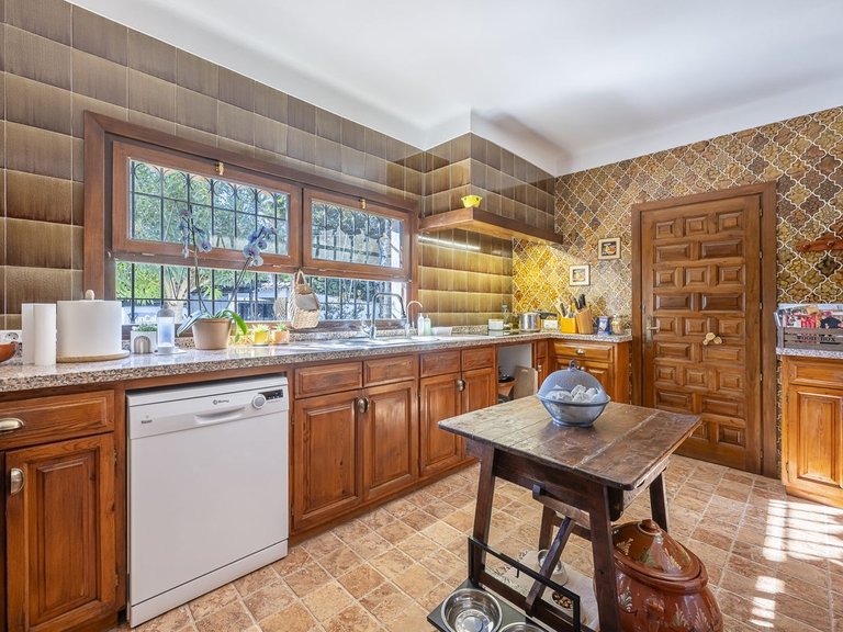 Villa for Sale in Guadalmina Alta, Malaga 20