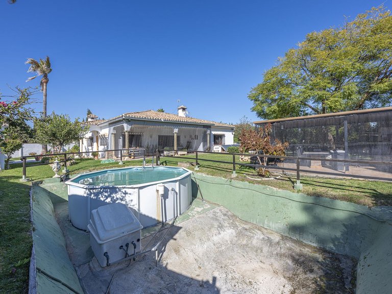 Villa for Sale in Guadalmina Alta, Malaga 24