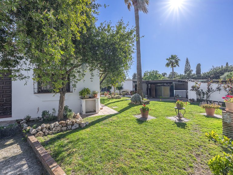 Villa for Sale in Guadalmina Alta, Malaga 25