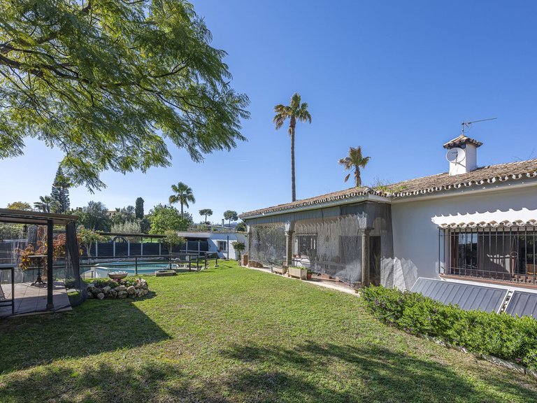 Villa for Sale in Guadalmina Alta, Malaga 26