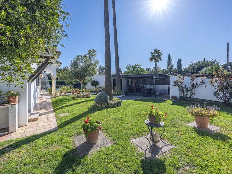 Villa for Sale in Guadalmina Alta, Malaga 29