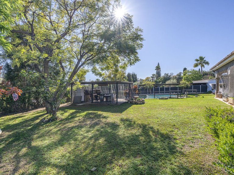 Villa for Sale in Guadalmina Alta, Malaga 30