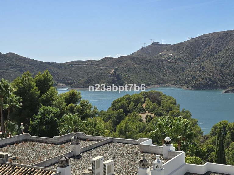 Villa for Sale in Istán, Malaga 1