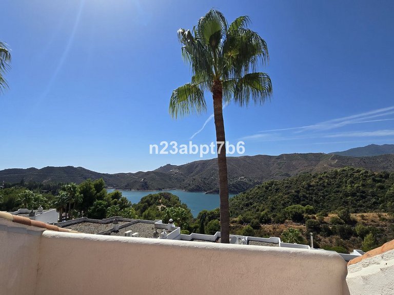 Villa for Sale in Istán, Malaga 14