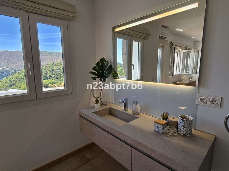 Villa for Sale in Istán, Malaga 8