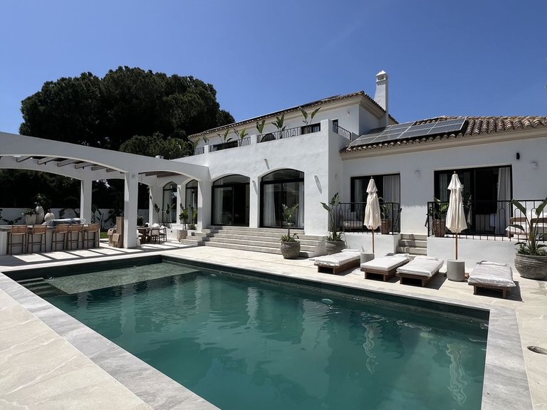 Villa for Sale in San Pedro De Alcántara, Malaga 1