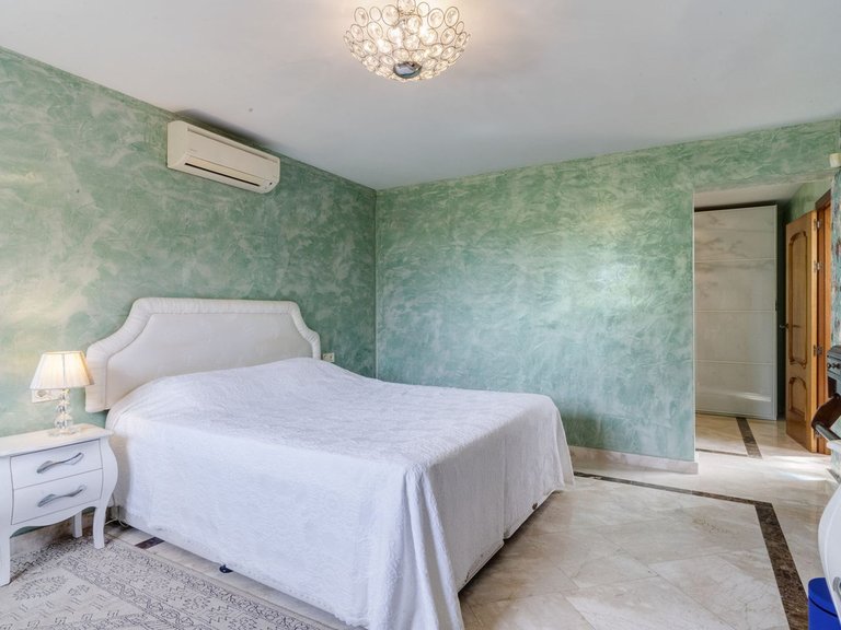 Villa for Sale in Carib Playa, Malaga 18