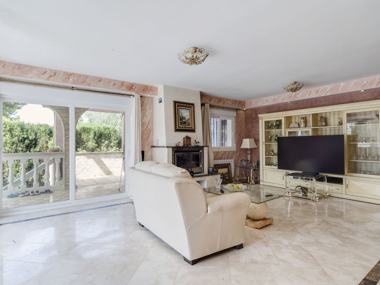 Villa for Sale in Carib Playa, Malaga 4