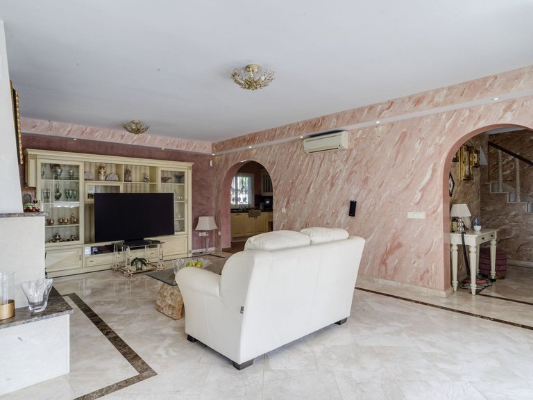 Villa for Sale in Carib Playa, Malaga 5