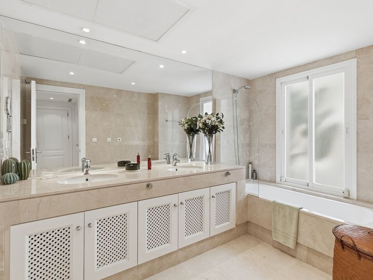 Apartment for Sale in Nueva Andalucía, Malaga 3