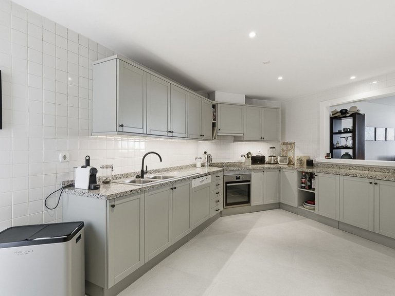 Apartment for Sale in Nueva Andalucía, Malaga 5
