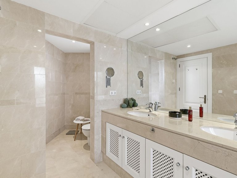 Apartment for Sale in Nueva Andalucía, Malaga 9