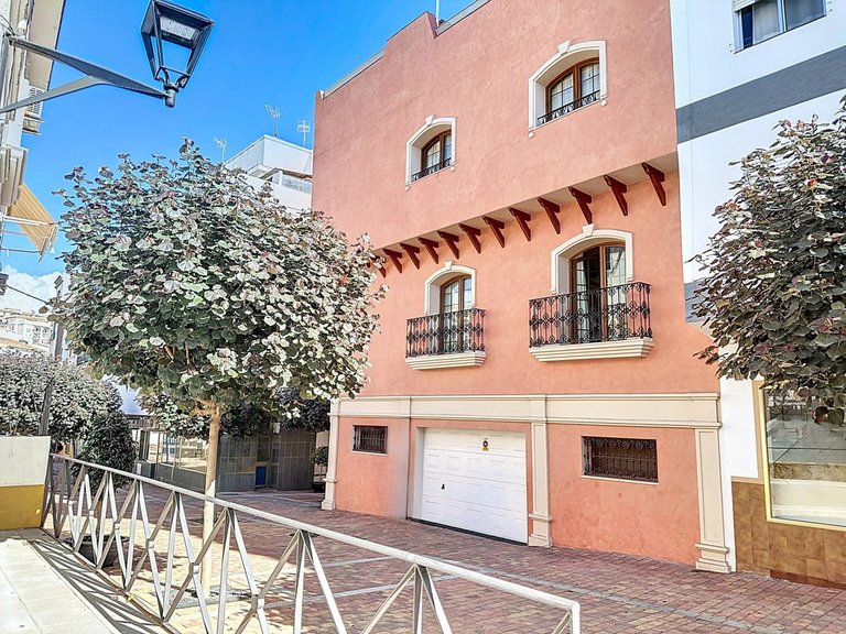 Villa for Sale in Estepona, Malaga 3