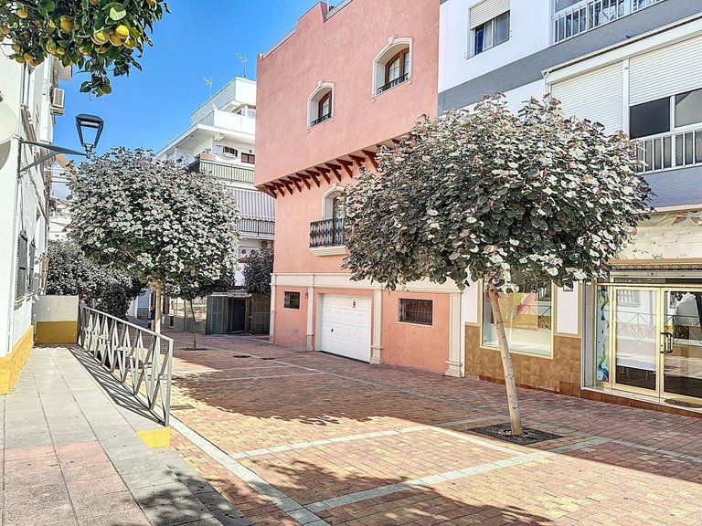 Villa for Sale in Estepona, Malaga 32