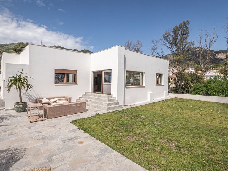 Villa for Sale in Benalmadena Pueblo, Malaga 4