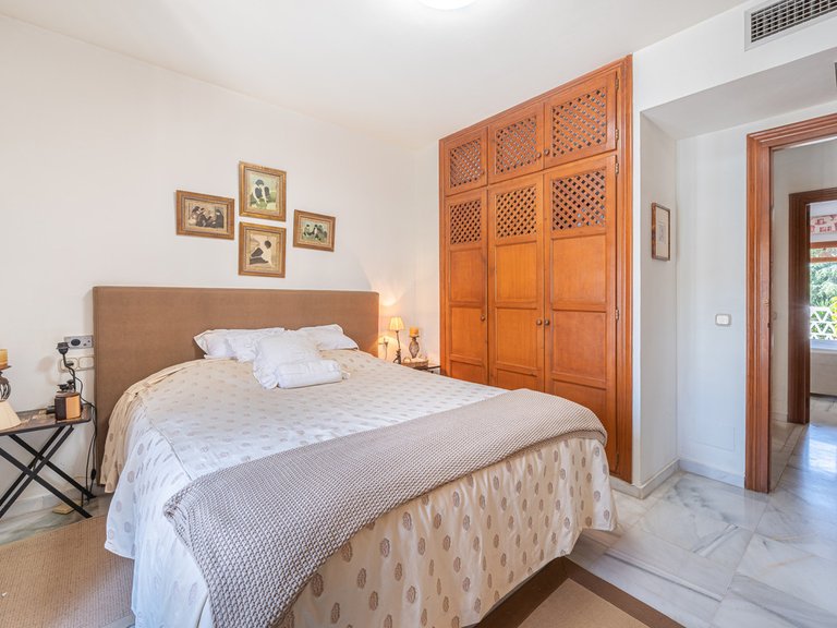 Villa for Sale in The Golden Mile, Malaga 19