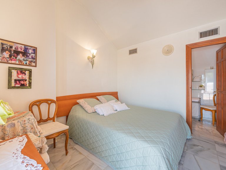 Villa for Sale in The Golden Mile, Malaga 26