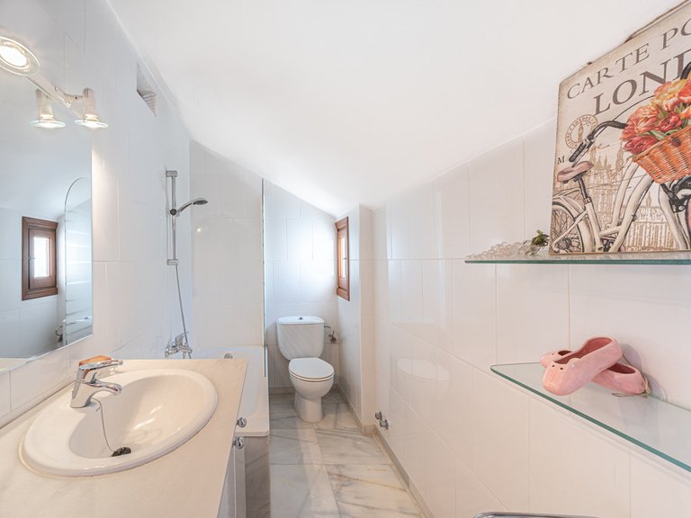Villa for Sale in The Golden Mile, Malaga 27
