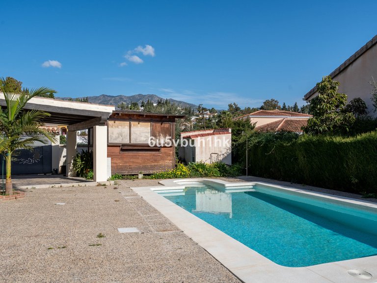 Villa for Sale in El Coto, Malaga 1