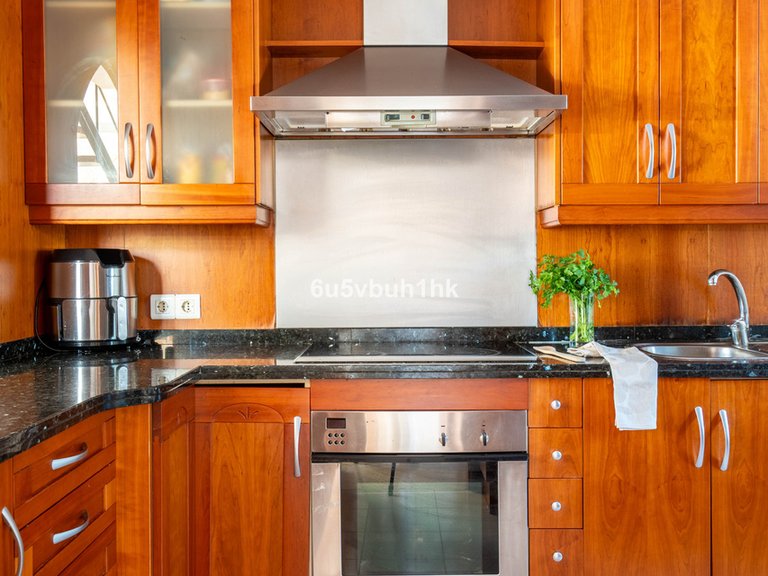 Villa for Sale in El Coto, Malaga 12