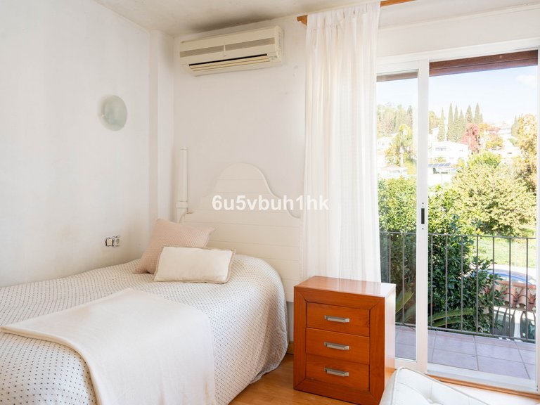 Villa for Sale in El Coto, Malaga 21
