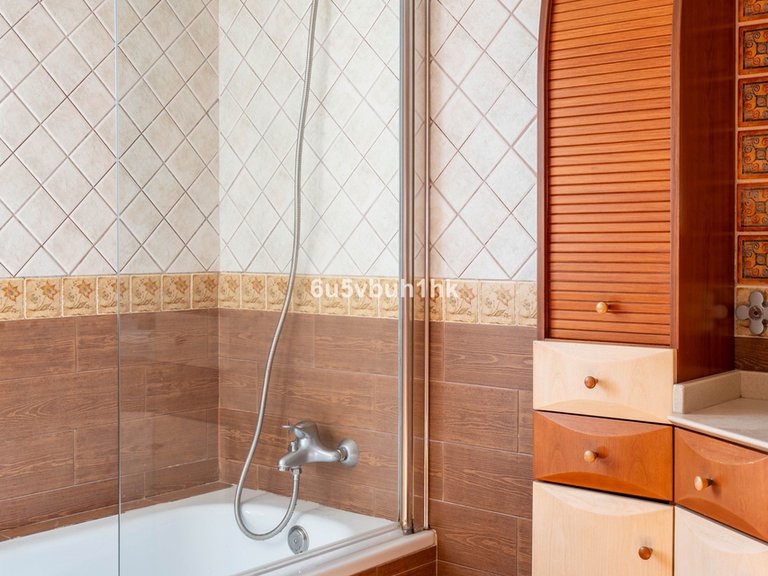 Villa for Sale in El Coto, Malaga 24