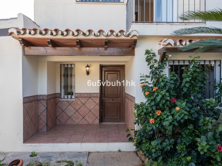 Villa for Sale in El Coto, Malaga 26
