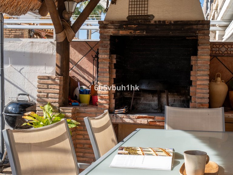 Villa for Sale in El Coto, Malaga 27