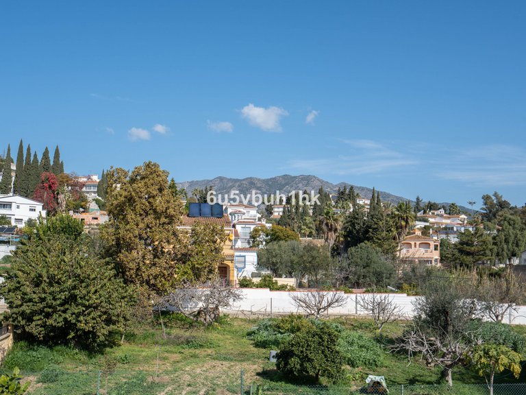 Villa for Sale in El Coto, Malaga 30