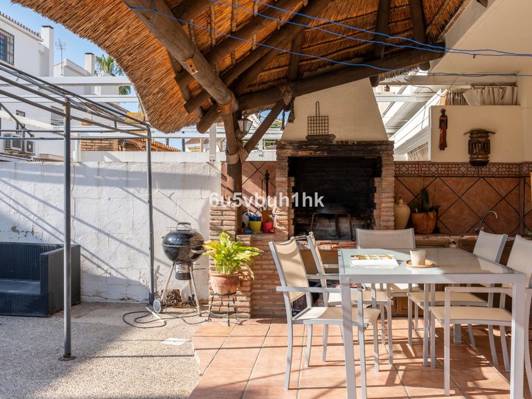 Villa for Sale in El Coto, Malaga 4