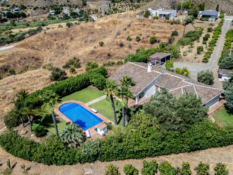Villa for Sale in Alhaurín El Grande, Malaga 1