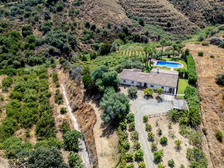 Villa for Sale in Alhaurín El Grande, Malaga 43