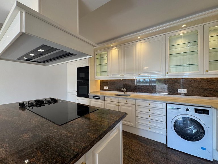 Apartment for Sale in Atalaya, Malaga 10