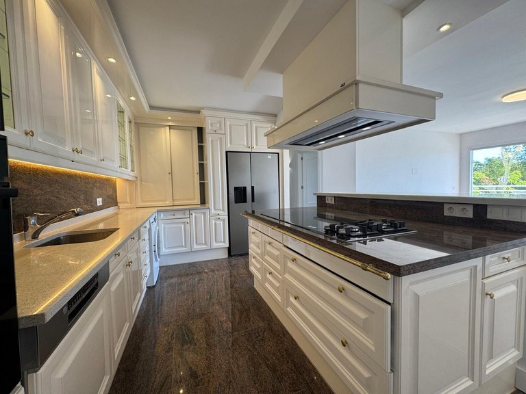 Apartment for Sale in Atalaya, Malaga 9