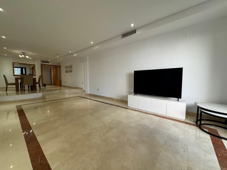 Apartment for Sale in Puerto Banús, Malaga 4