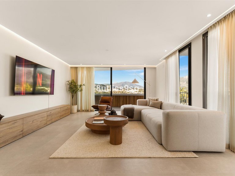 Apartment for Sale in Puerto Banús, Malaga 2