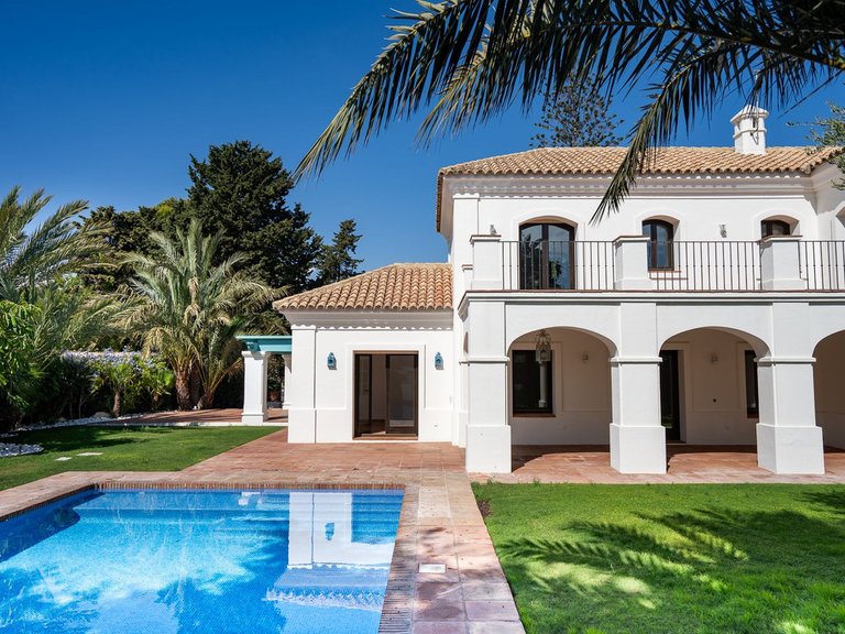 Villa for Sale in Guadalmina Baja, Malaga 1