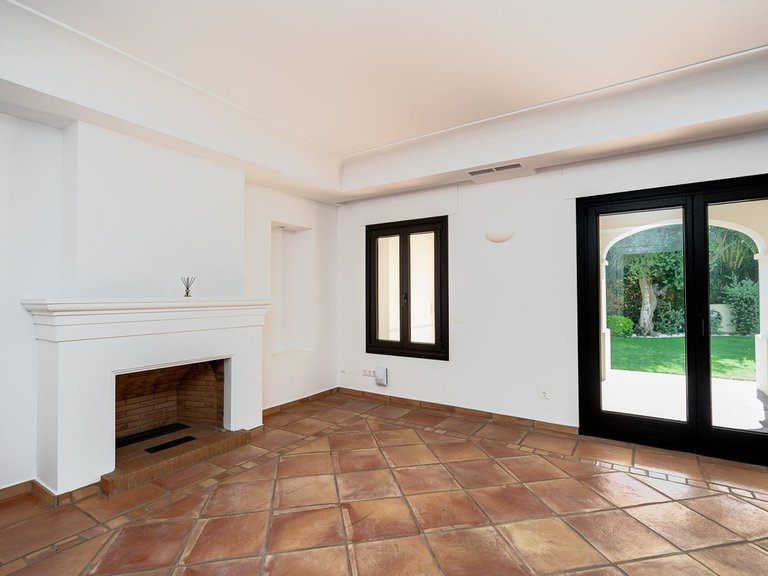 Villa for Sale in Guadalmina Baja, Malaga 10