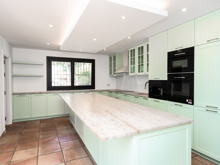 Villa for Sale in Guadalmina Baja, Malaga 14